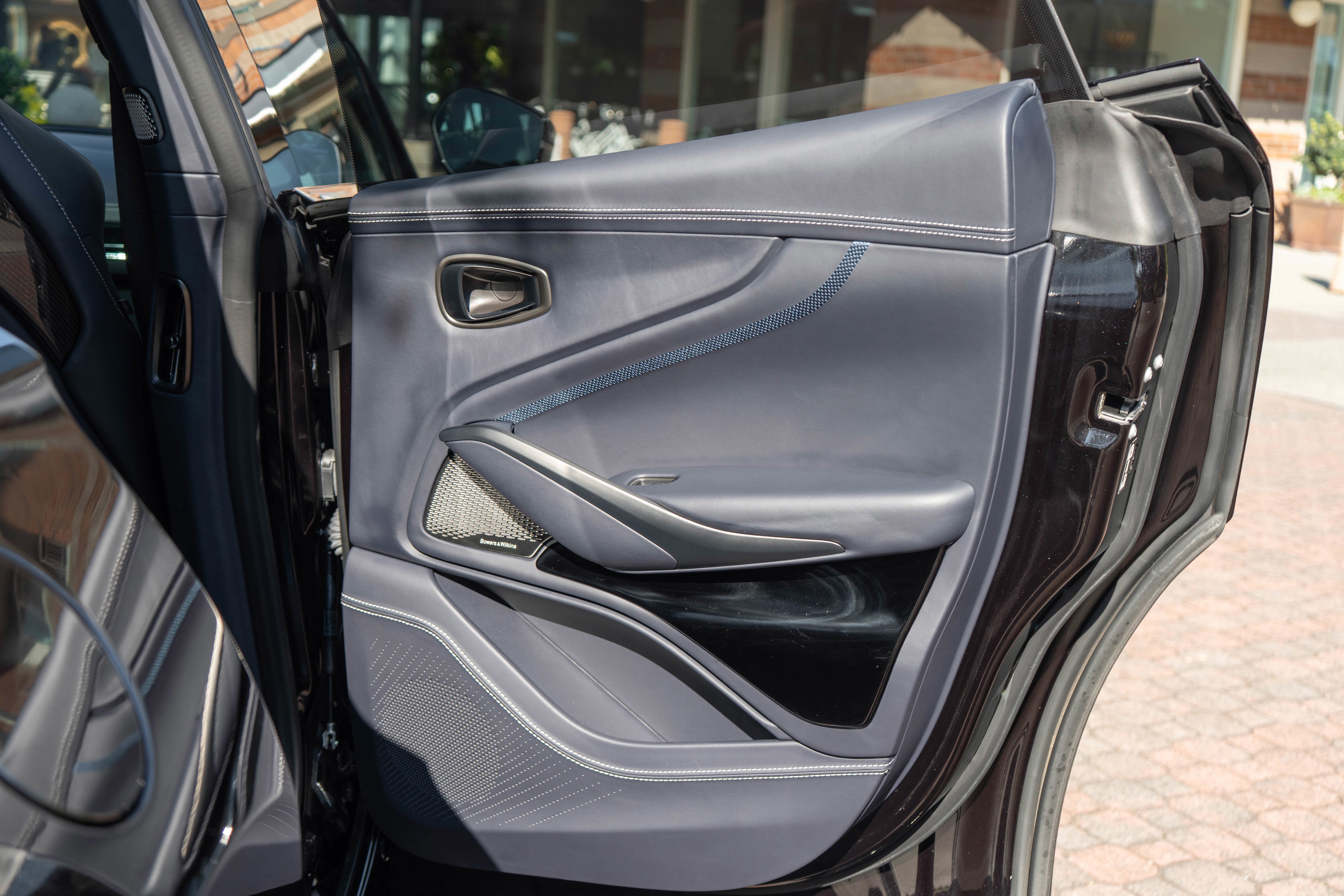 2025 Aston Martin DBX 707