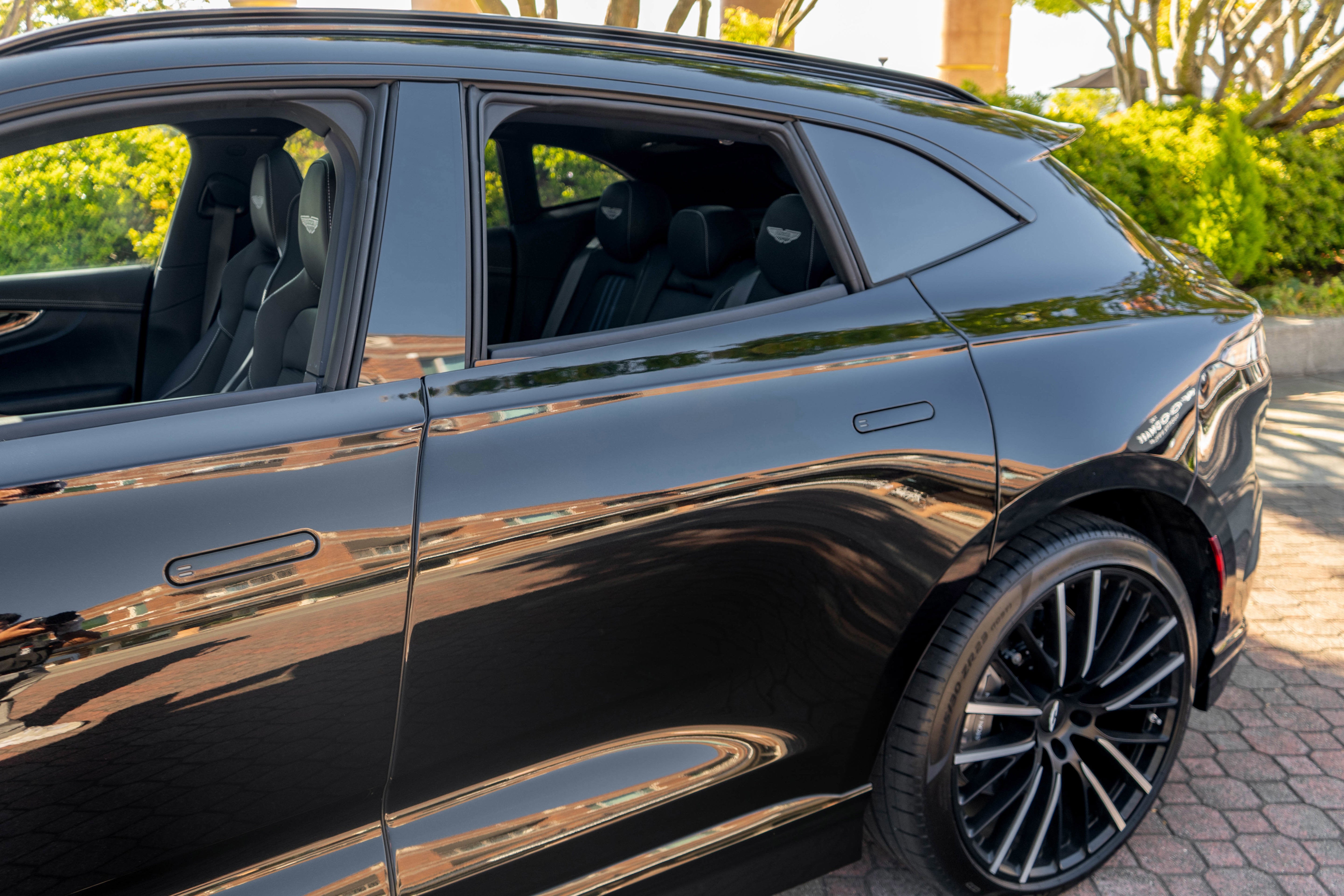 2025 Aston Martin DBX 707