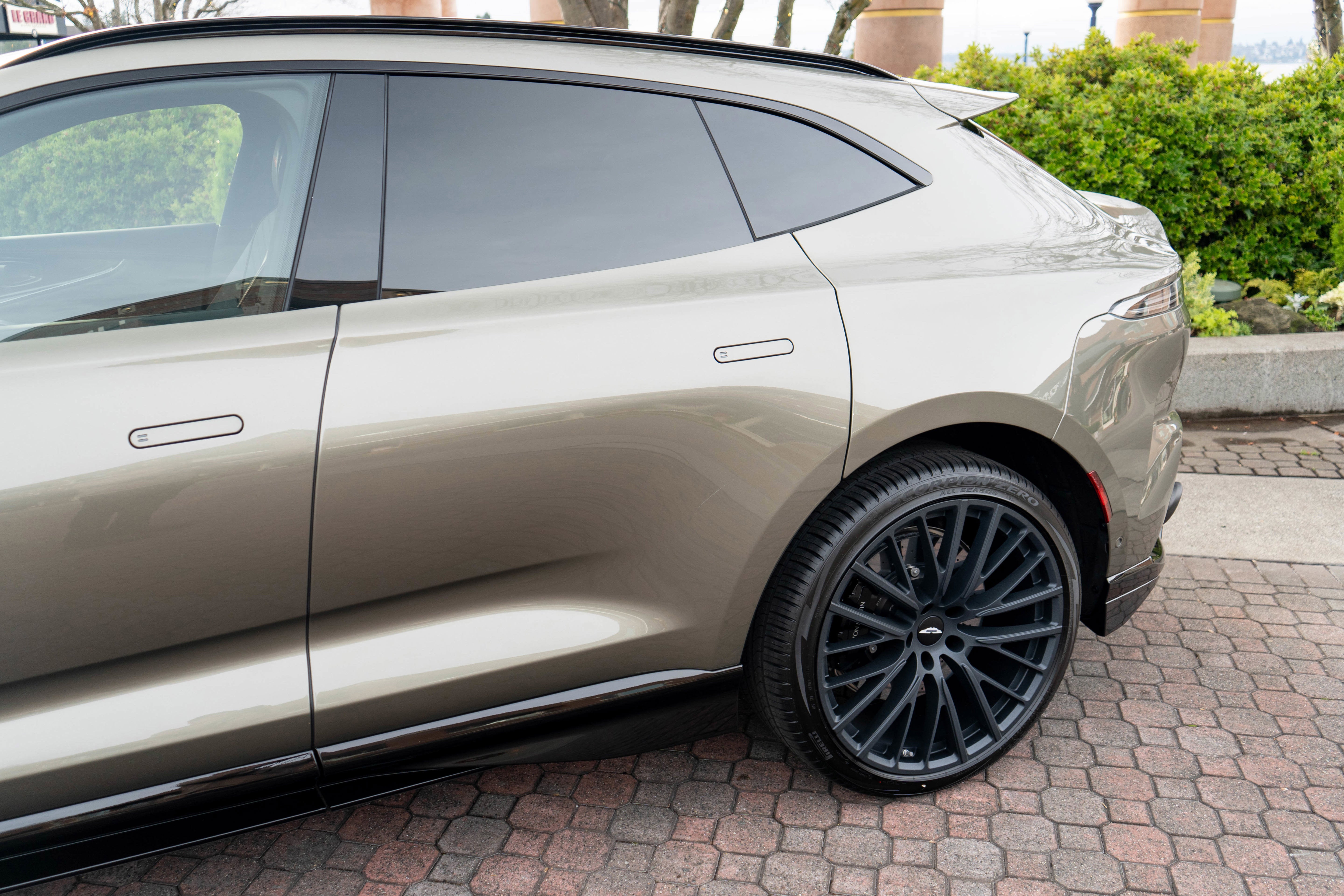 2026 Aston Martin DBX 707