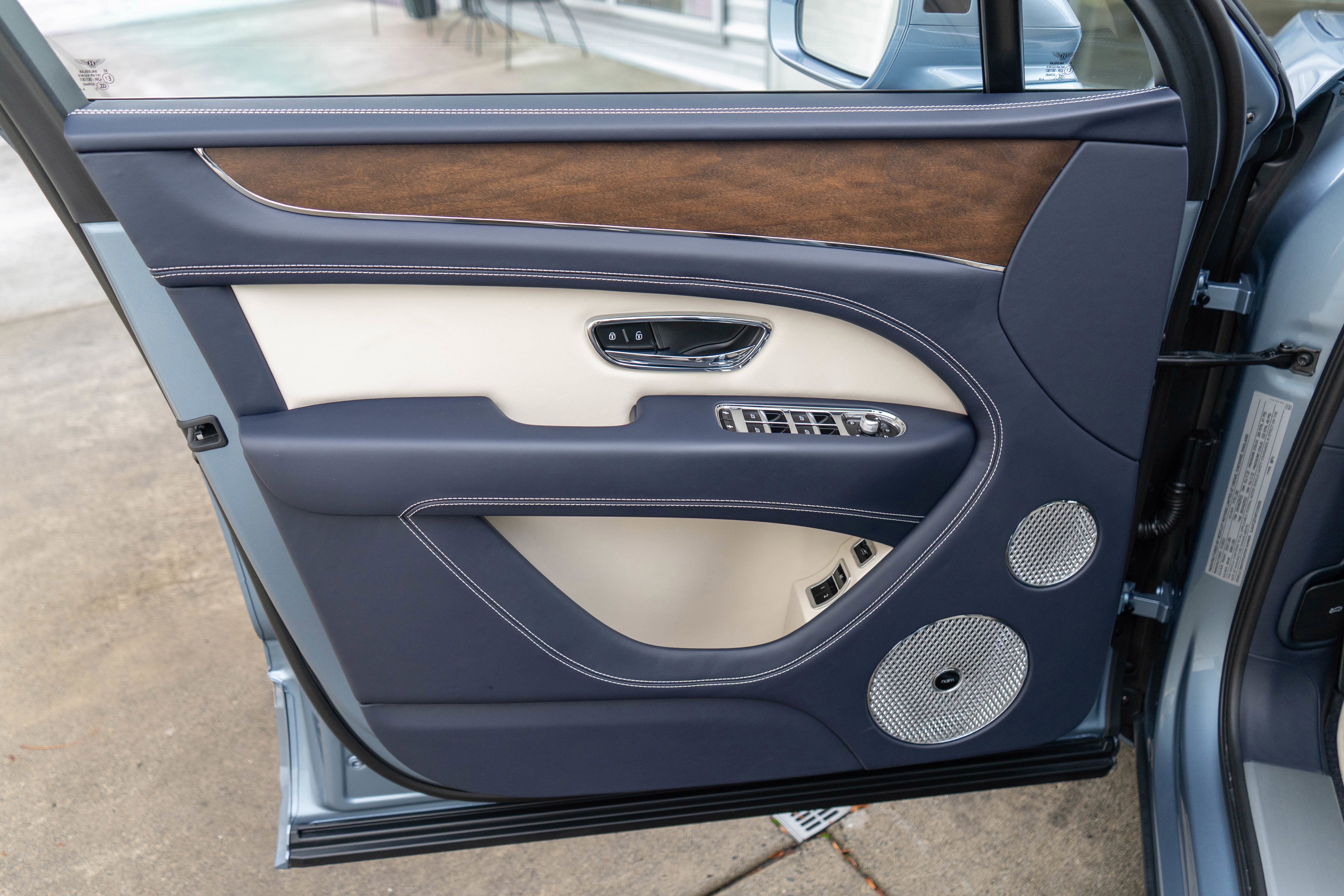 2023 Bentley Bentayga V8