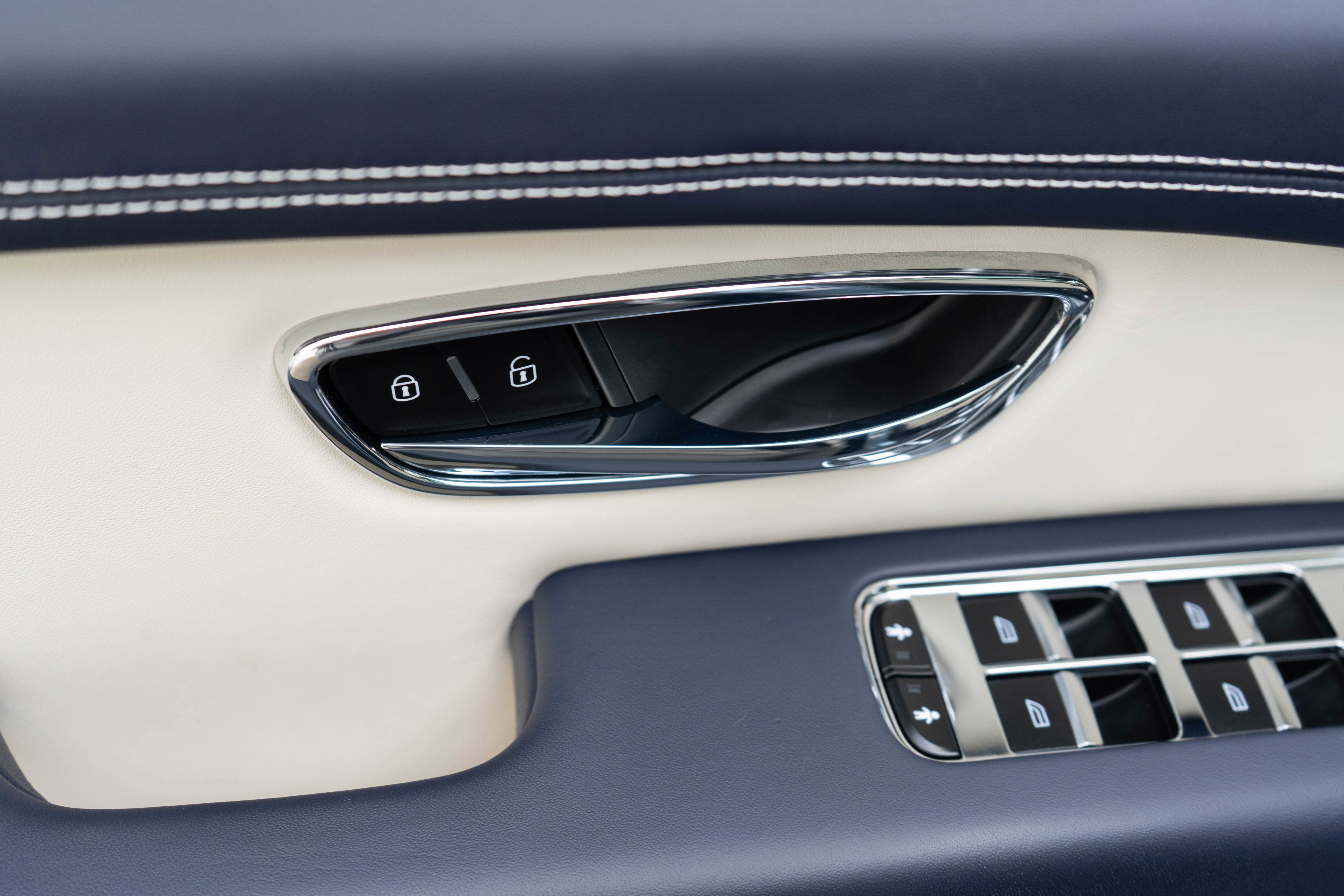 2023 Bentley Bentayga V8