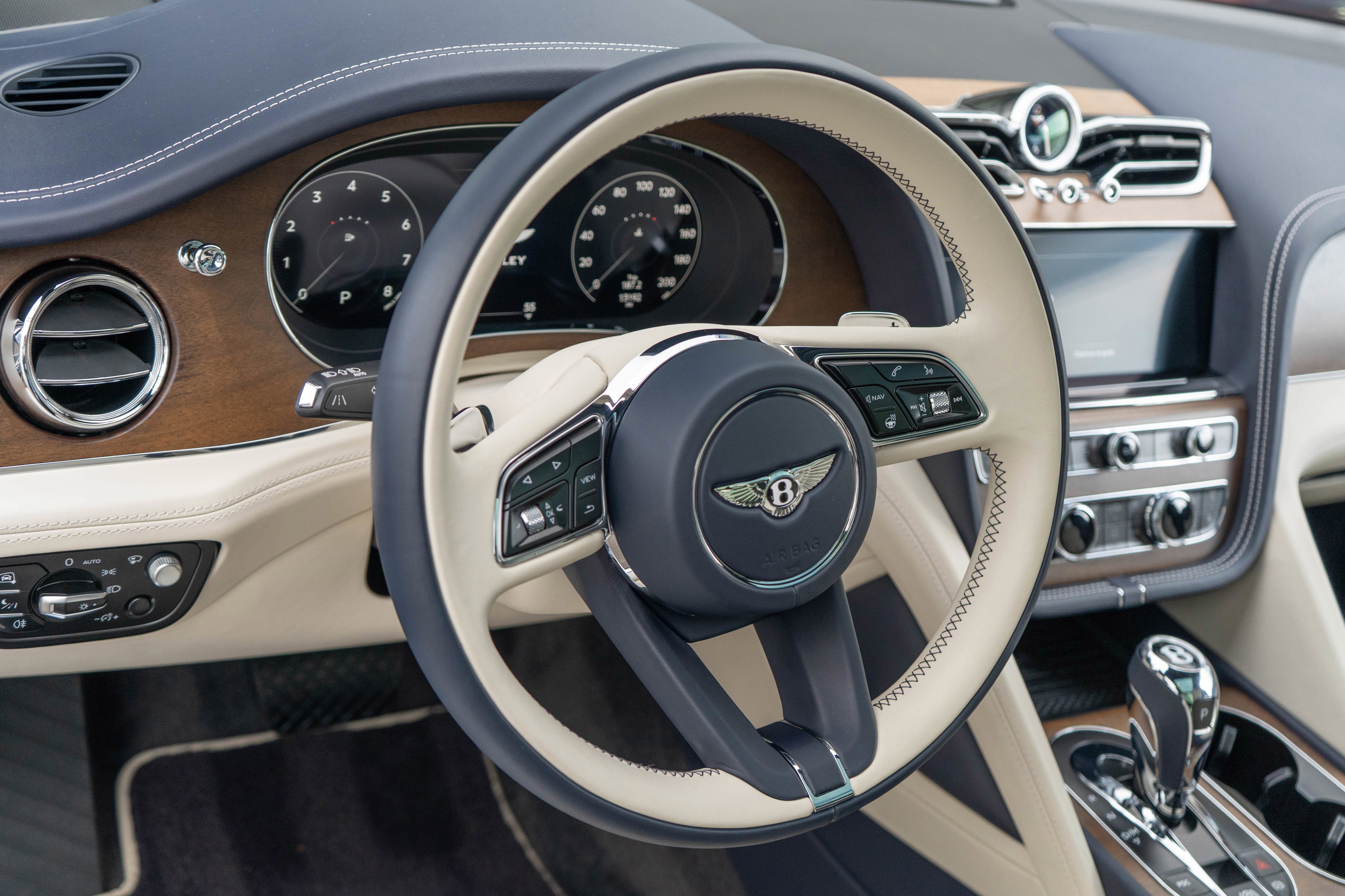 2023 Bentley Bentayga V8