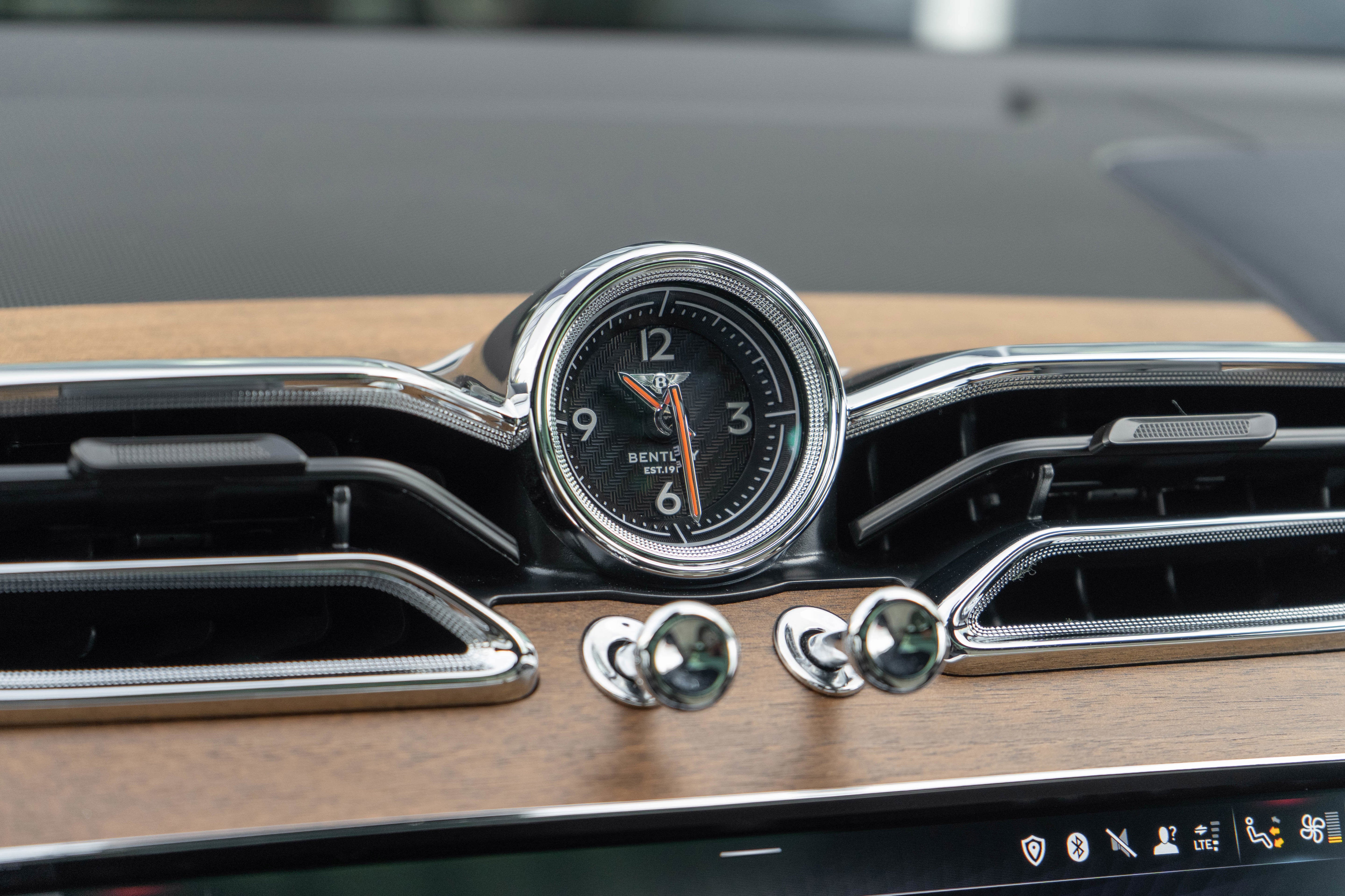 2023 Bentley Bentayga V8