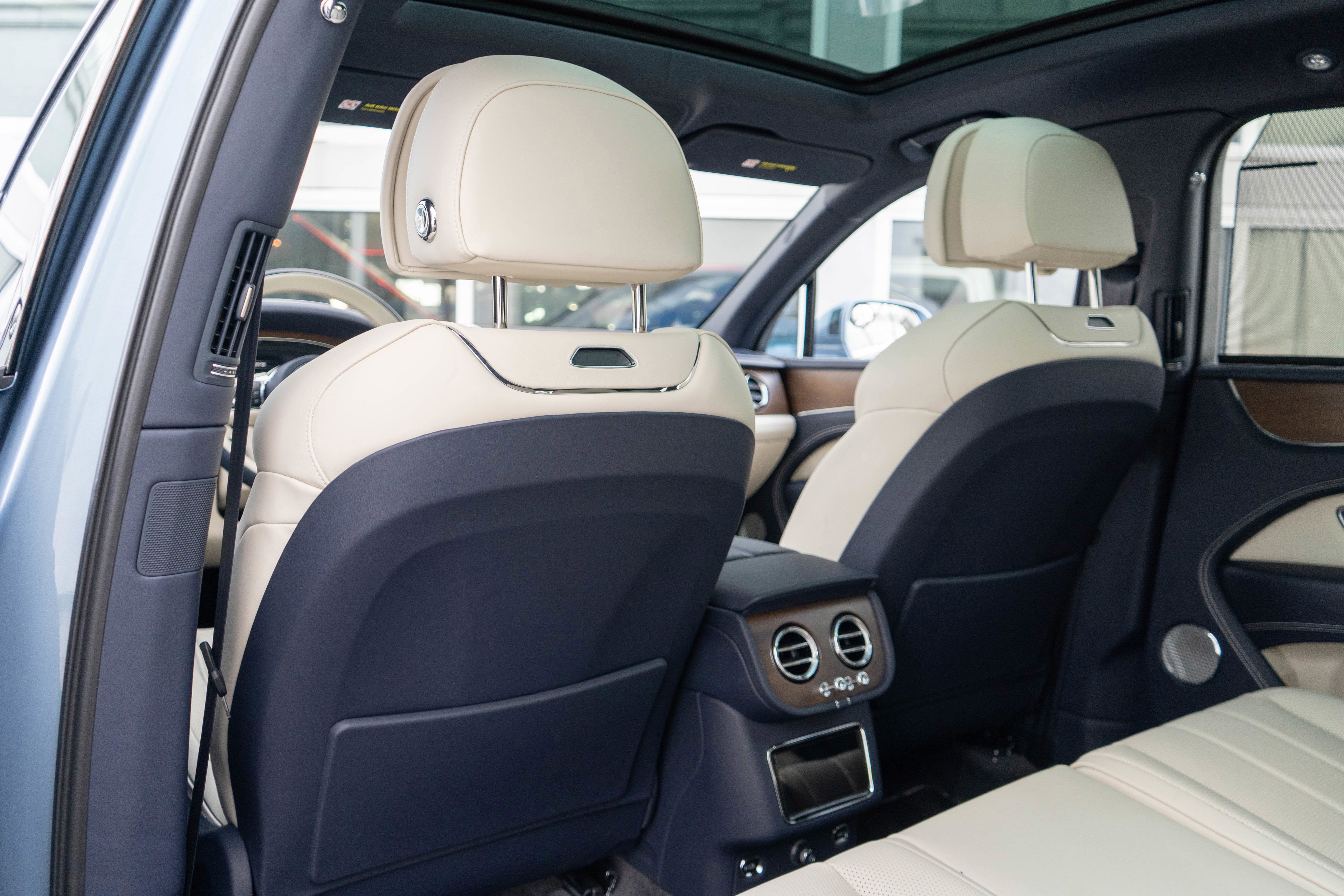 2023 Bentley Bentayga V8