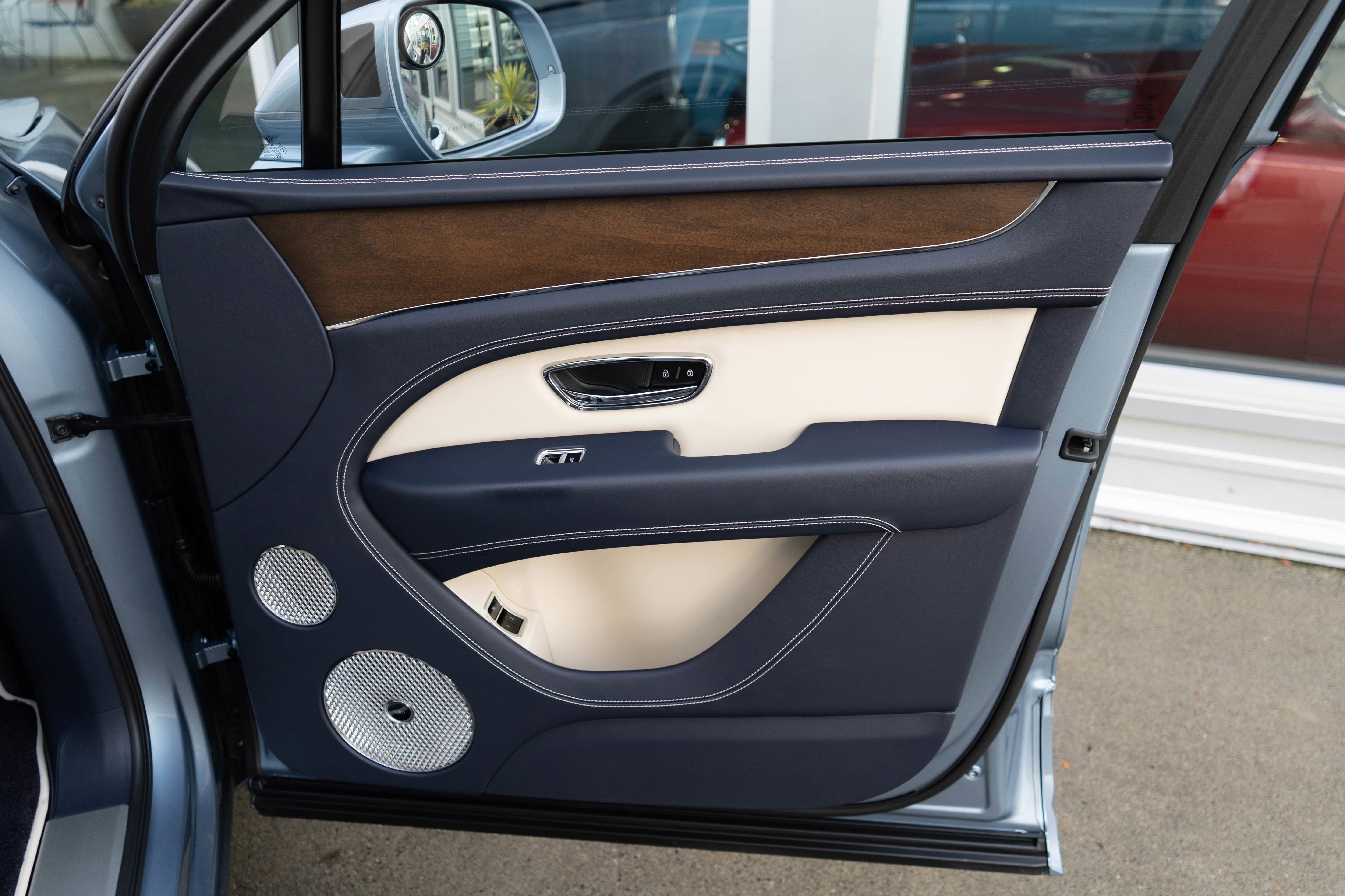 2023 Bentley Bentayga V8