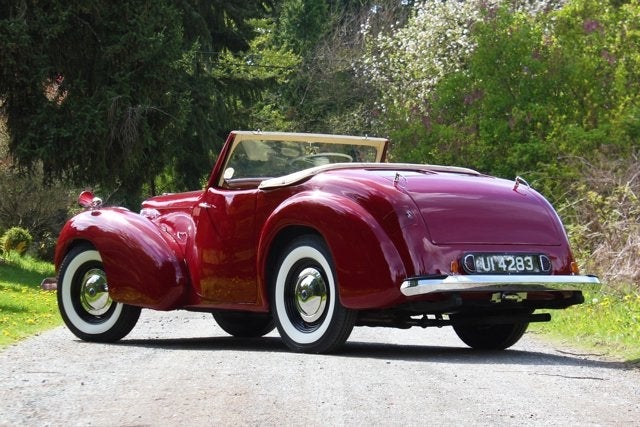 1949 Triumph 2000 Base