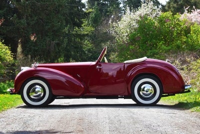 1949 Triumph 2000 Base