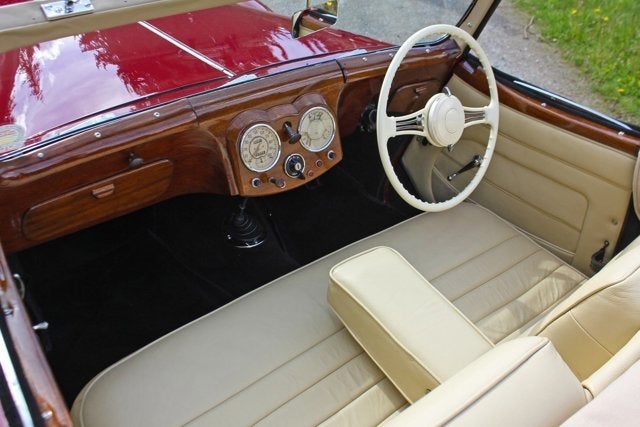 1949 Triumph 2000 Base