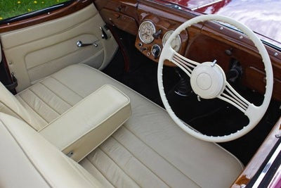 1949 Triumph 2000 Base