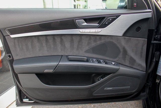 2015 Audi S8 4dr Sdn