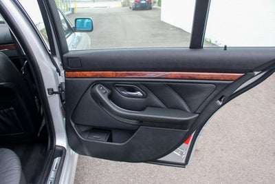 2001 BMW 5 Series 540i