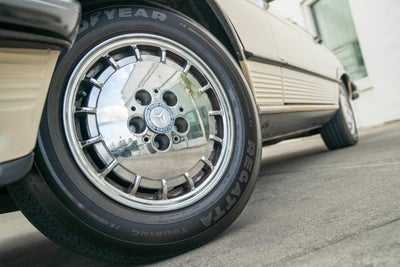 1987 Mercedes-Benz 560SL Base