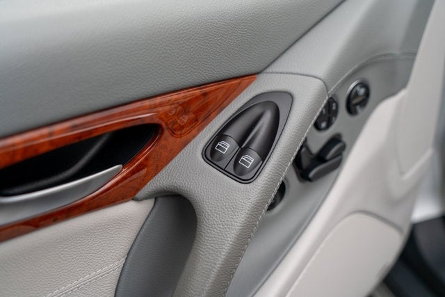 2004 Mercedes-Benz SL-Class 2dr Roadster 5.0L