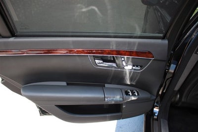 2009 Mercedes-Benz S63 6.3L V8 AMG®