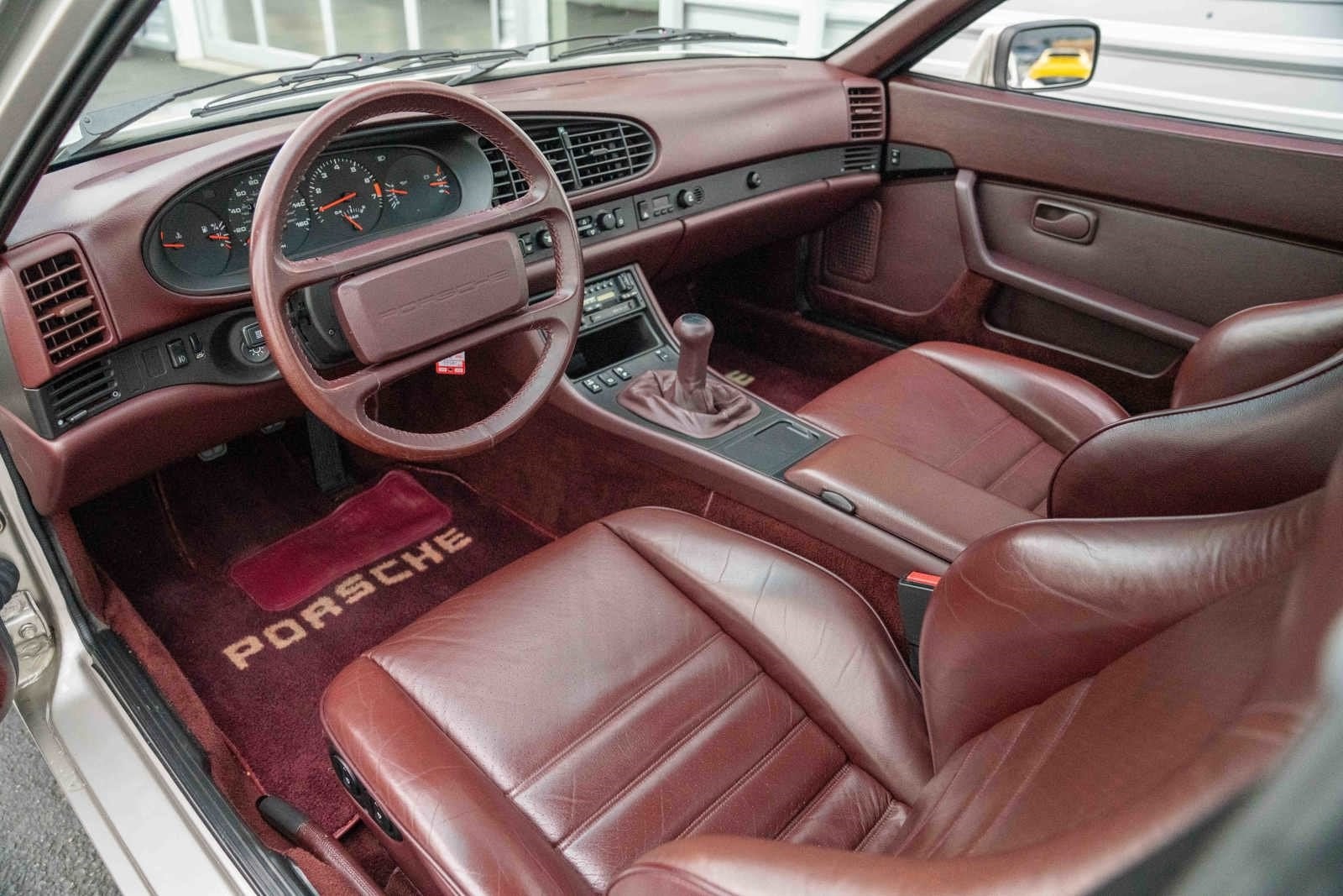 1986 Porsche 944 Turbo Base