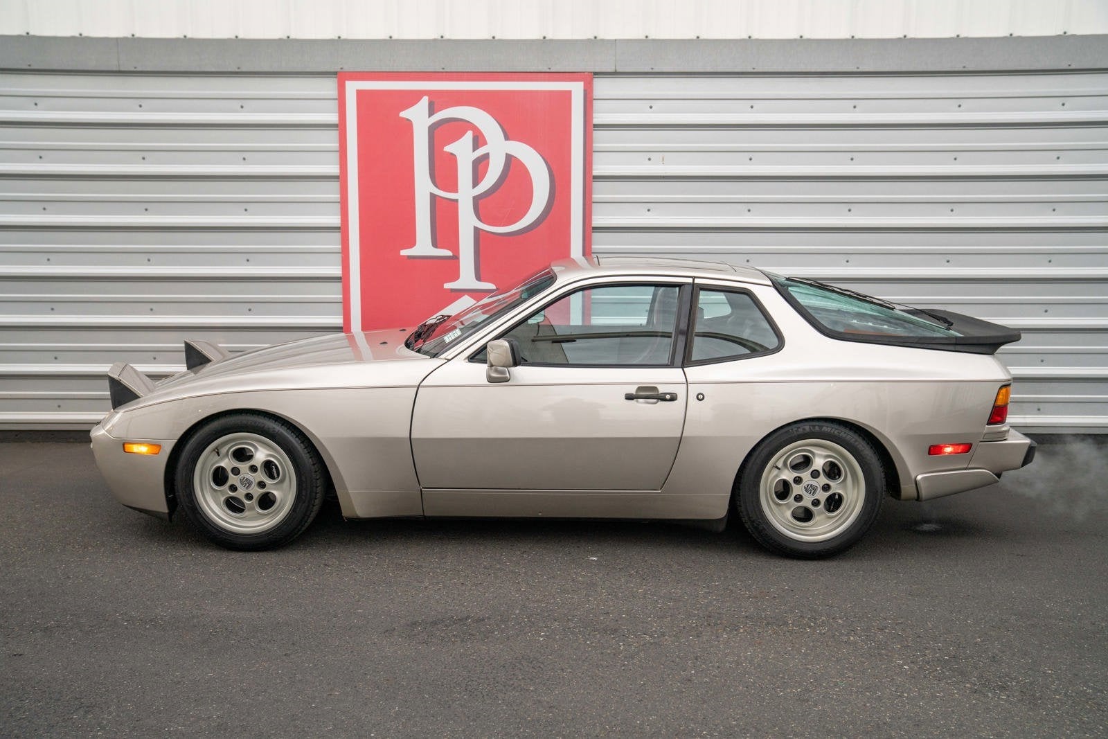 1986 Porsche 944 Turbo Base