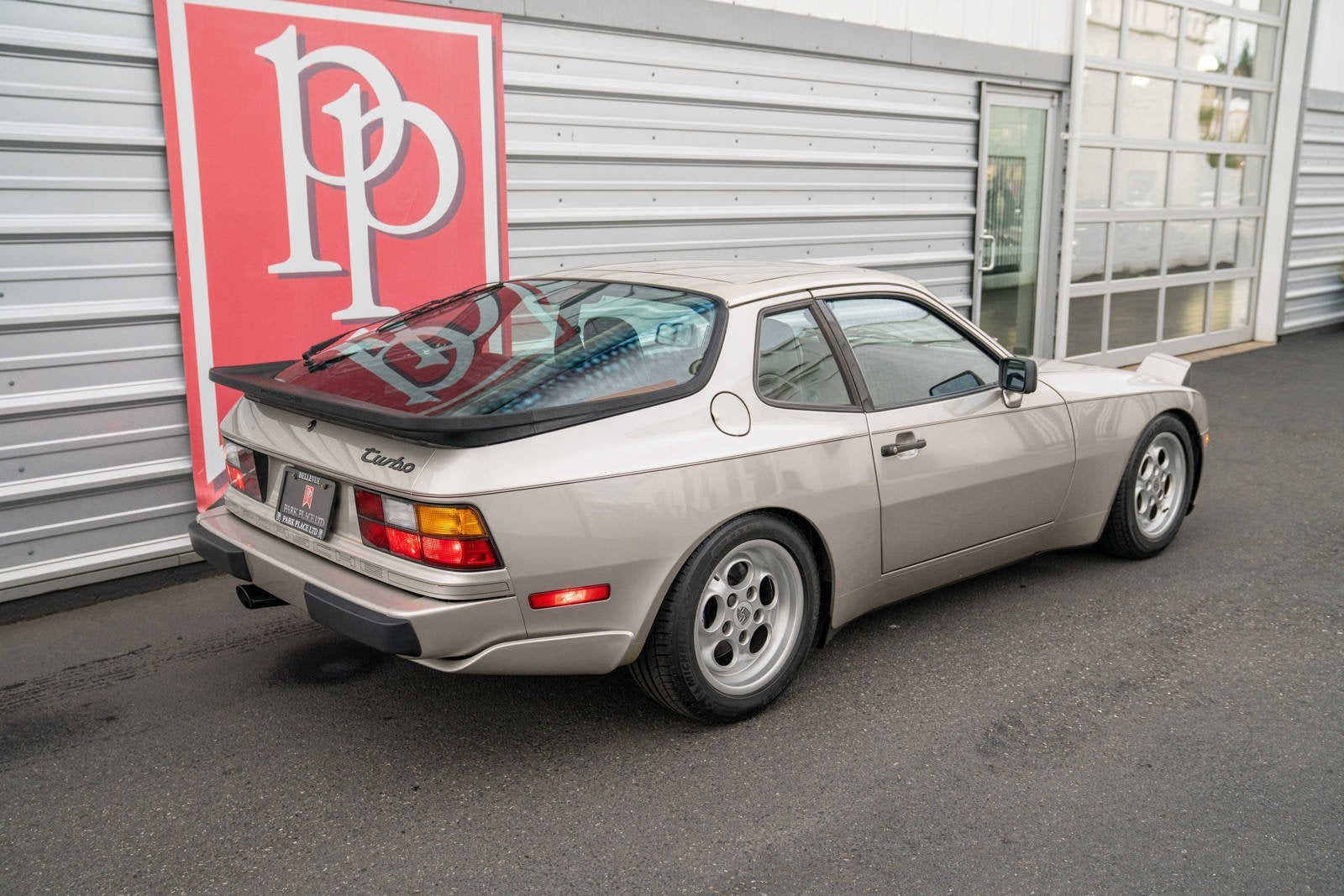 1986 Porsche 944 Turbo Base