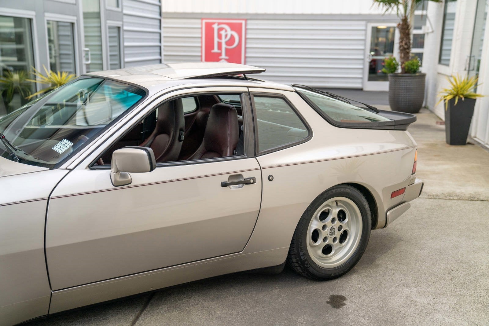 1986 Porsche 944 Turbo Base