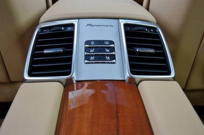 2013 Porsche Panamera 4dr HB