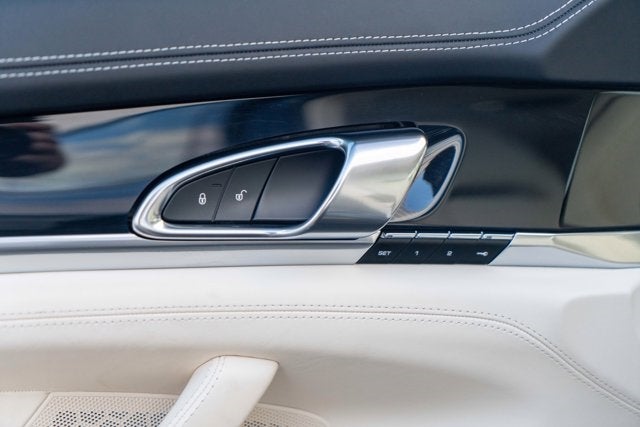 2015 Porsche Panamera 4