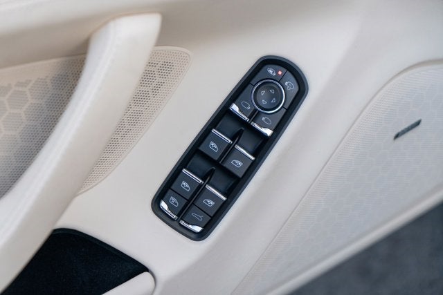 2015 Porsche Panamera 4