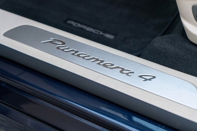 2015 Porsche Panamera 4