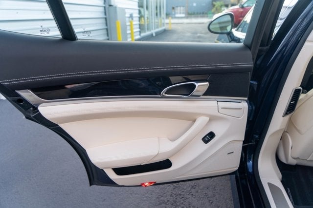 2015 Porsche Panamera 4