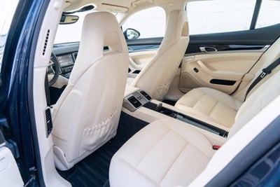 2015 Porsche Panamera 4