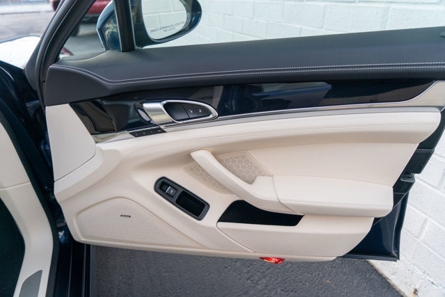 2015 Porsche Panamera 4