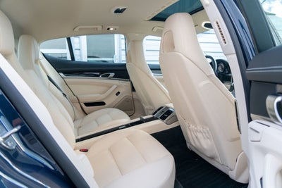 2015 Porsche Panamera 4