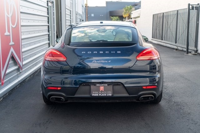 2015 Porsche Panamera 4
