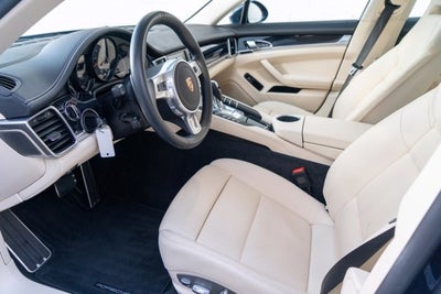 2015 Porsche Panamera 4