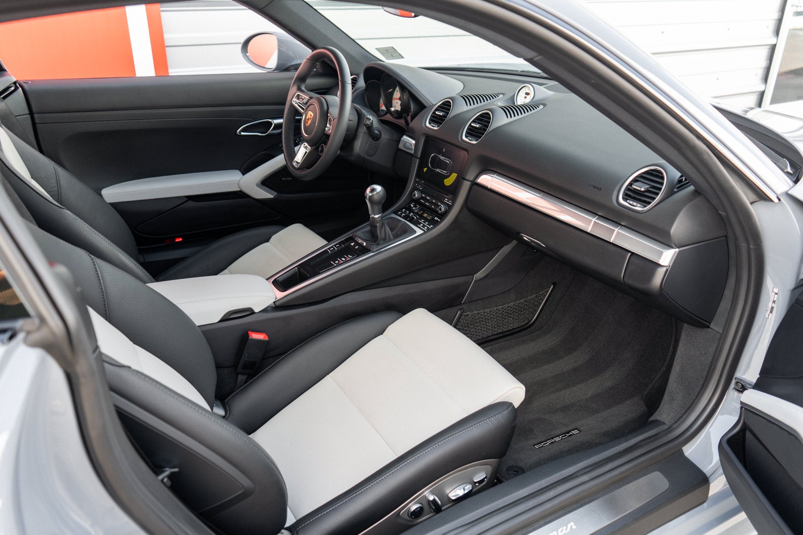 2024 Porsche 718 Cayman Style Edition