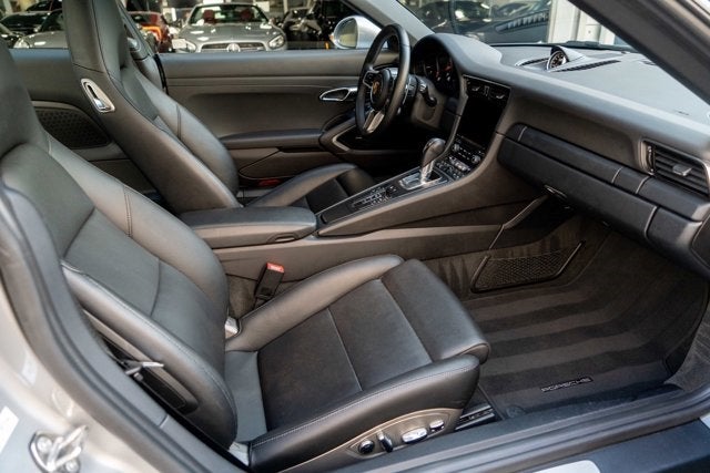 2018 Porsche 911 Carrera