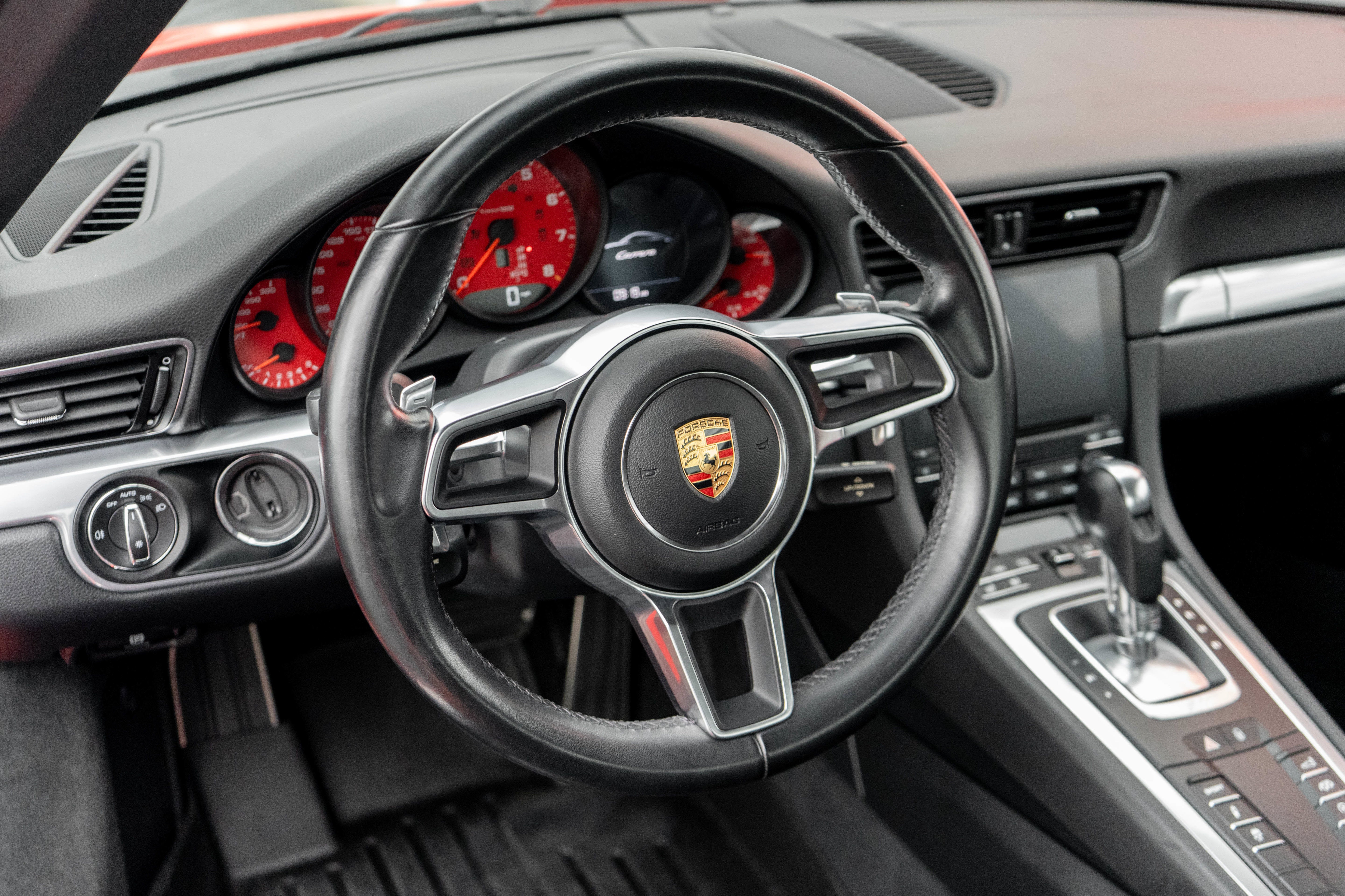 2018 Porsche 911 Carrera