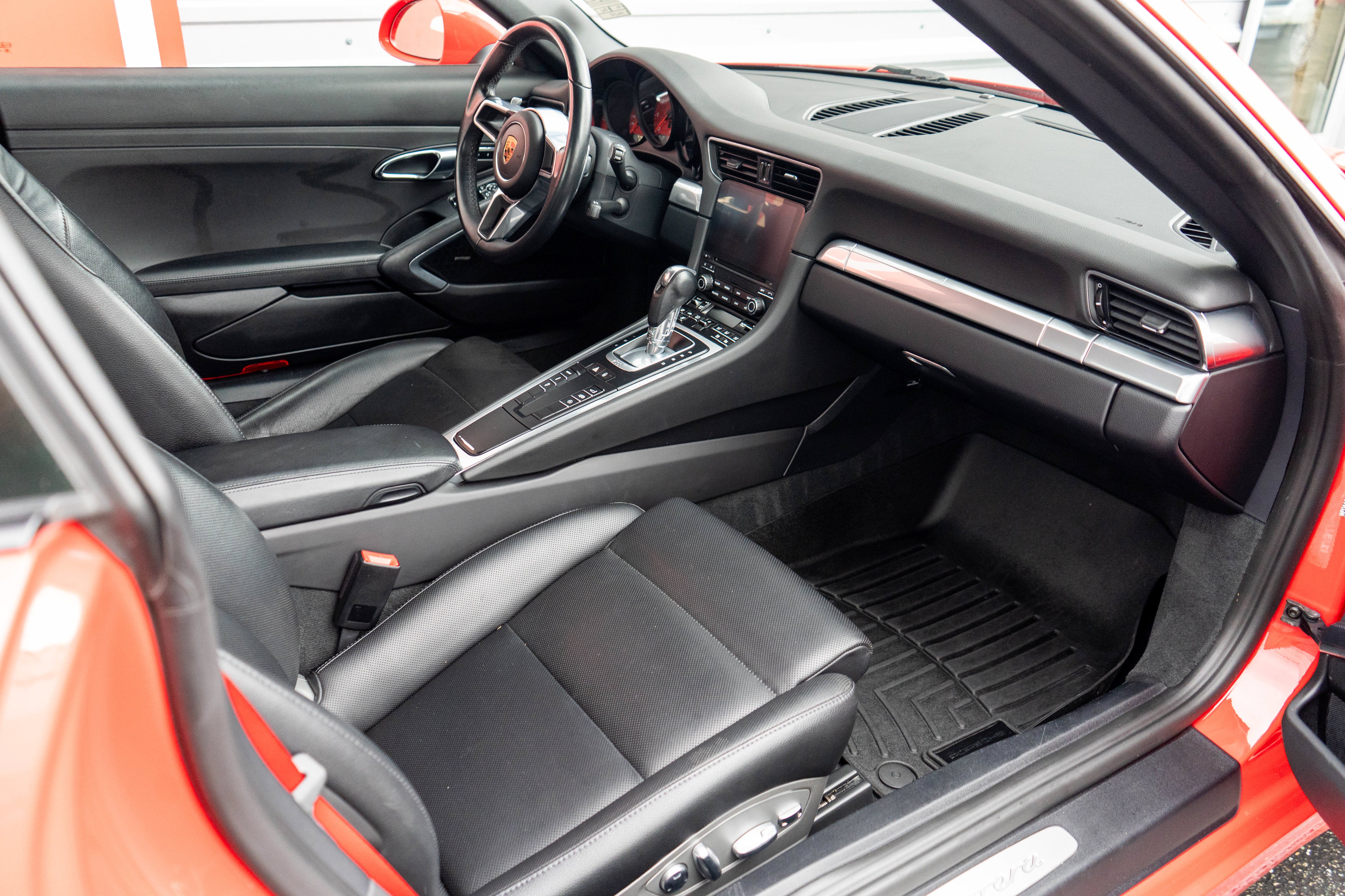 2018 Porsche 911 Carrera