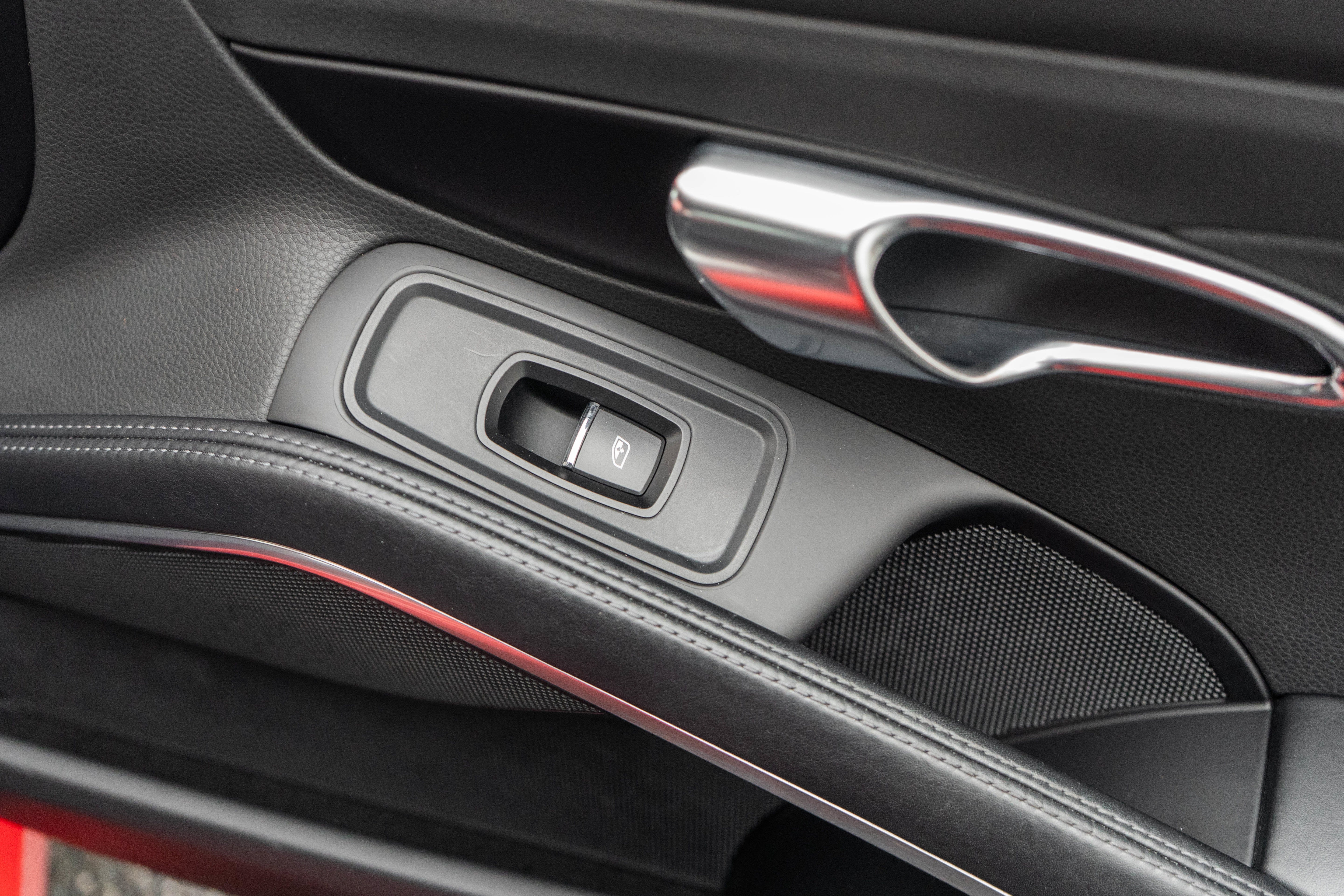 2018 Porsche 911 Carrera