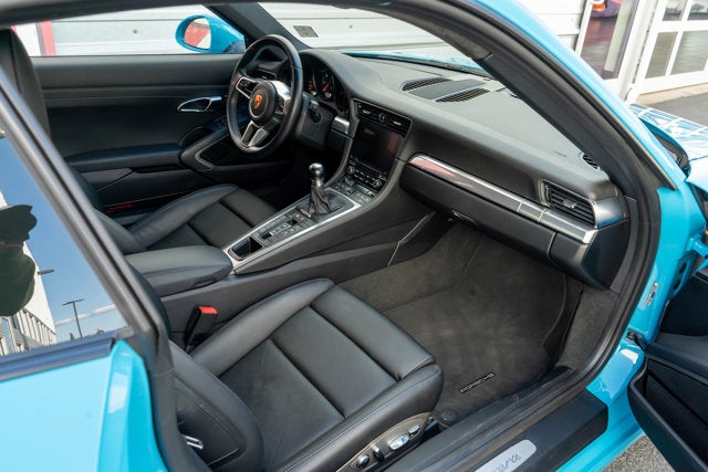 2019 Porsche 911 Carrera