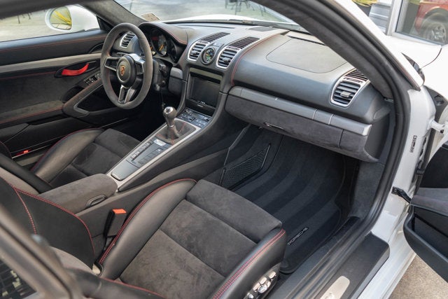 2016 Porsche Cayman GT4