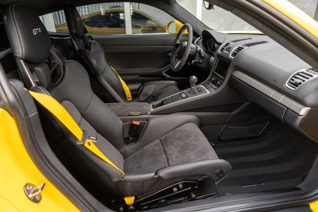 2016 Porsche Cayman GT4