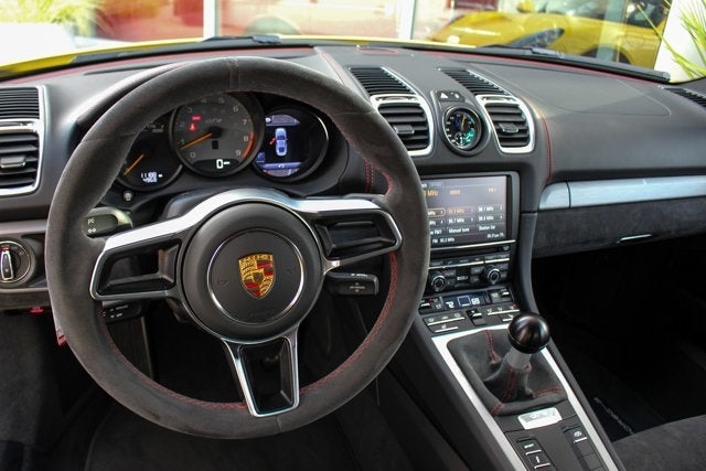 2016 Porsche Cayman GT4