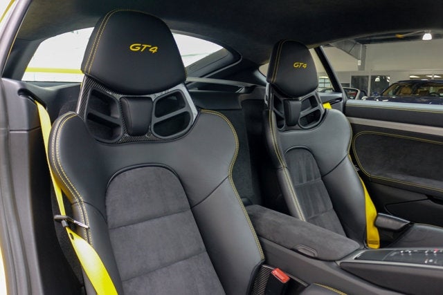 2016 Porsche Cayman GT4
