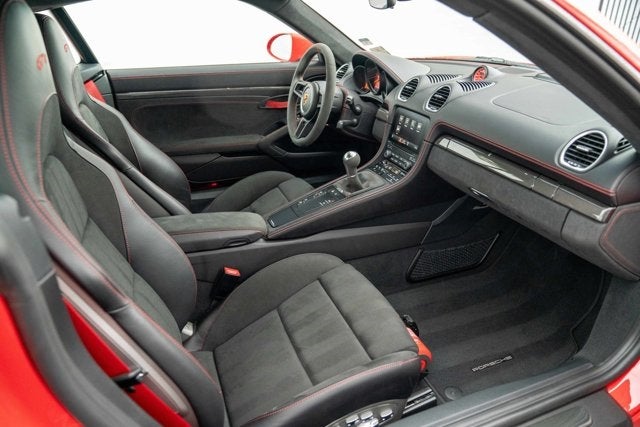 2022 Porsche 718 Cayman GT4