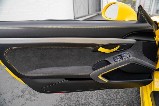 2016 Porsche Cayman GT4