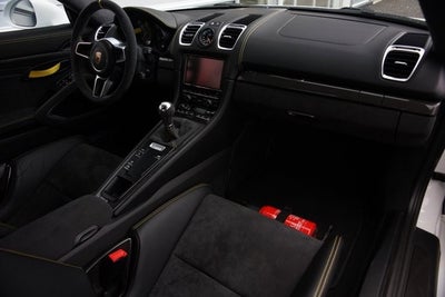 2016 Porsche Cayman GT4