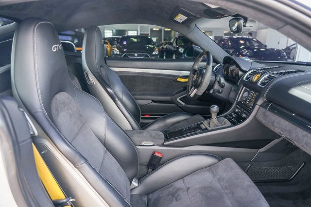 2016 Porsche Cayman GT4