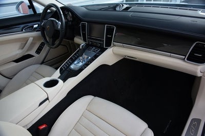 2016 Porsche Panamera GTS