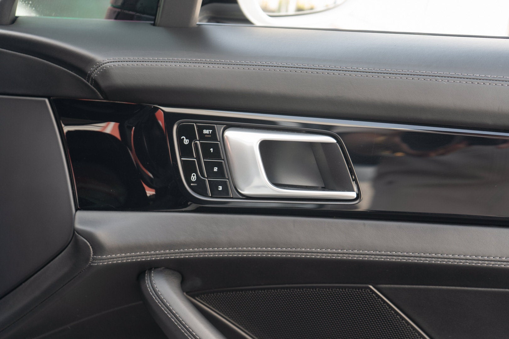 2018 Porsche Panamera Turbo S E-Hybrid