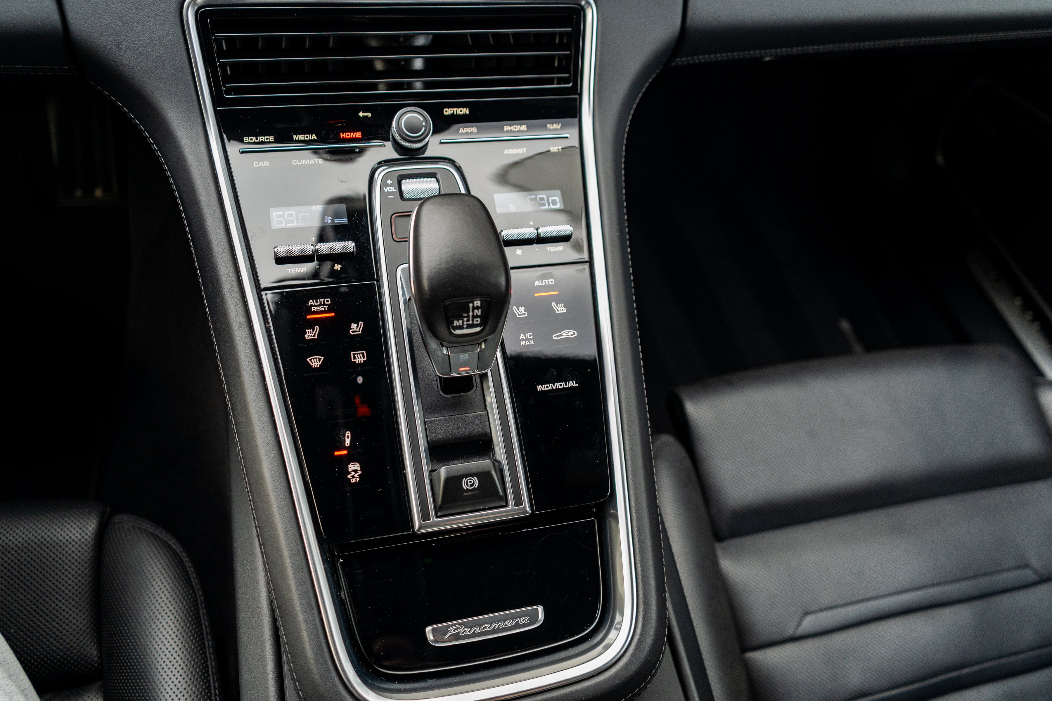 2023 Porsche Panamera Turbo S E-Hybrid