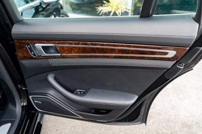 2023 Porsche Panamera Turbo S E-Hybrid